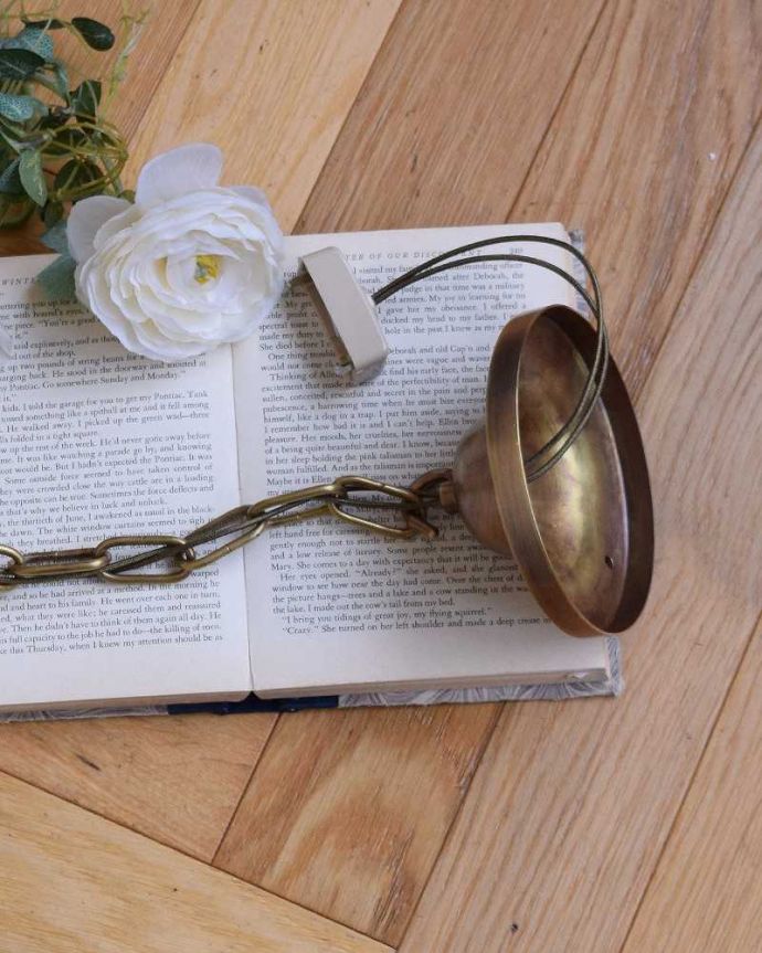 シャンデリア 照明・ライティング フランスで買い付けてきたアンティーク シャンデリア(4灯)(E17シャンデリア球付)。真鍮のカバー付きです。(h-359-z)