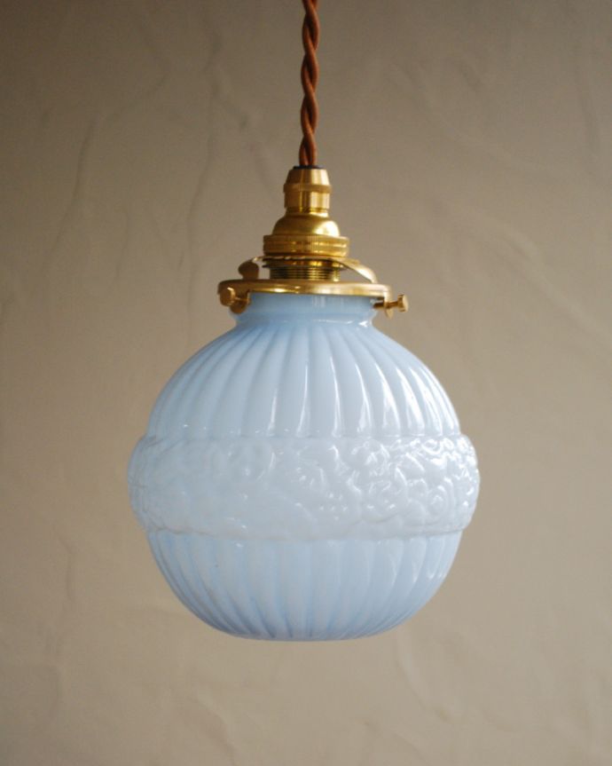 ペンダントライト　照明・ライティング　フランス輸入のアンティークペンダントライト（コード・シャンデリア電球・ギャラリーA付き）。【 シェードのサイズ 】直径13×高さ12.5cmコードは50、80cm以外にも、ご希望の長さで加工してお届けします。(h-367-z)