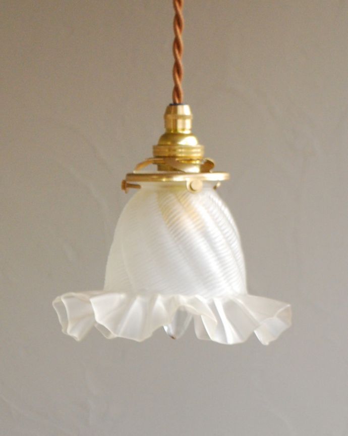 ペンダントライト　照明・ライティング　フランスのアンティークシェードペンダントライト（コード・シャンデリア球・ギャラリーA付き）。【 シェードのサイズ 】直径15×高さ10.5cmコードは50、80cm以外にも、ご希望の長さで加工してお届けします。(h-370-z)