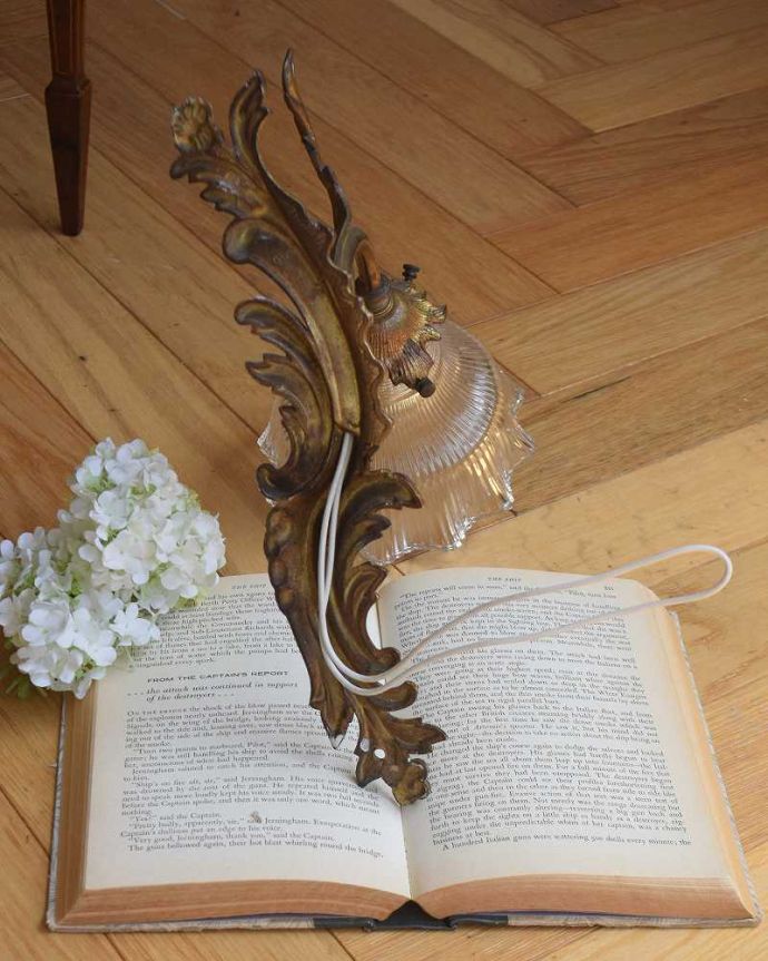 壁付けブラケット 照明・ライティング フランスの真鍮細工が美しいアンティークランプ(1灯)(E17シャンデリア球付)。※配線に直結するので、電気屋さんによる取り付け工事が必要です。(h-373-z)