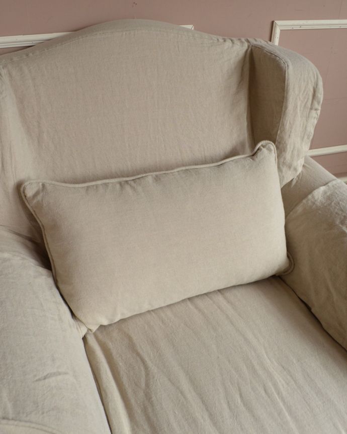 Handleオリジナル　アンティーク風　Handleオリジナルリネンソファ、洋書スタイルのお部屋には１人掛けソファ。1個の背クッションが付いています。(hos-04-a)