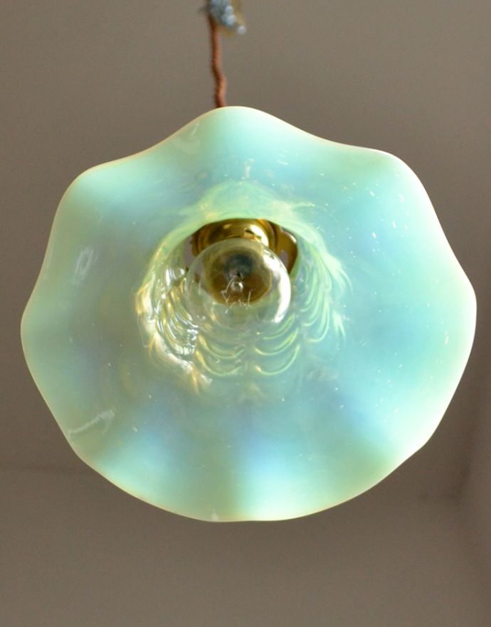 ペンダントライト 照明・ライティング グリーンのヴァセリンが美しい、アンティークシェードペンダントライト(コード・シャンデリア電球・ギャラリーA付き)。あたたかい光がお部屋を包み込みます。(j-115-z)