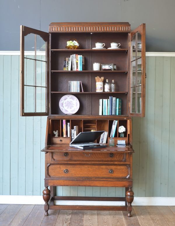 ビューロー アンティーク家具 大容量のアンティーク収納家具、英国のブックビューロー(本棚とデスク)。飾り棚の棚板は3枚。(j-1247-f)