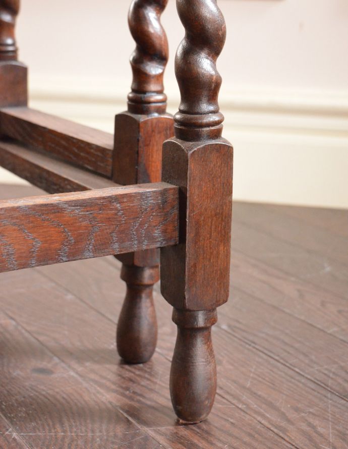 ロイドテーブル アンティーク家具 ティータイムに使うアンティーク家具、伸張式のゲートレッグテーブル。丸い足先が可愛いです。(j-1253-f-1)