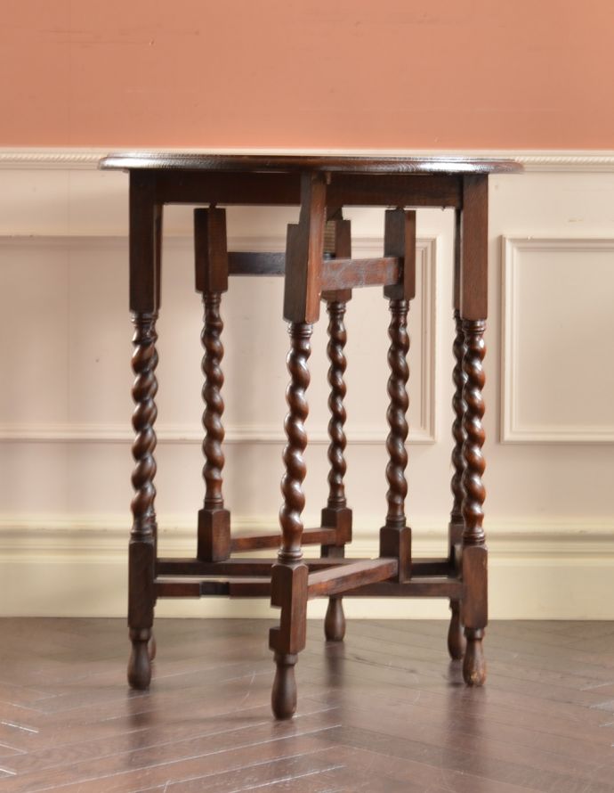 ロイドテーブル アンティーク家具 ティータイムに使うアンティーク家具、伸張式のゲートレッグテーブル。繊細で細くてキレイなツイストの脚です。(j-1253-f-1)