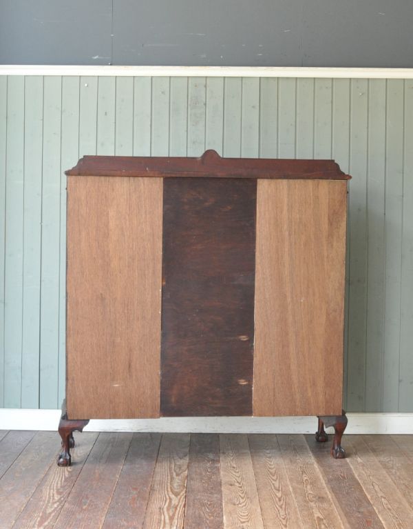 アンティークのキャビネット　アンティーク家具　マホガニー材を使ったアンティーク家具、英国の高級感あるショーケース。しっかりメンテナンスしてあるので、裏側もキレイな状態です。(j-1260-f)