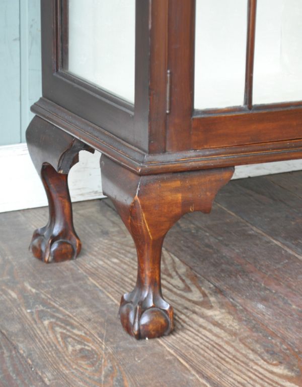 アンティークのキャビネット　アンティーク家具　マホガニー材を使ったアンティーク家具、英国の高級感あるショーケース。きちんと支えます。(j-1260-f)