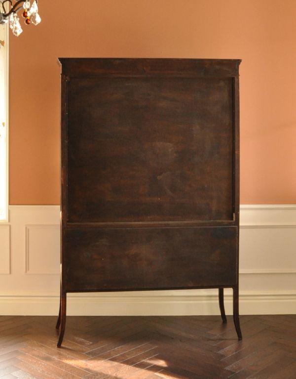 アンティークのキャビネット　アンティーク家具　マホガニー材のアンティーク家具、象嵌が美しいショーケース。キチンとメンテナンスしてあるので、裏側もキレイです。(j-1262-f)