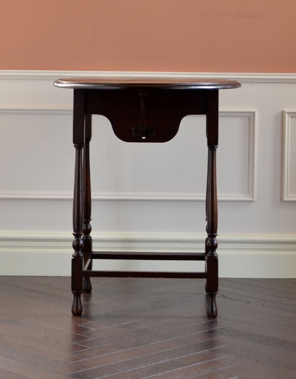 アンティーク家具　1920年代のアンティーク家具、イギリスのバタフライテーブル。デザインのある脚が可愛いです。(j-1263-f)