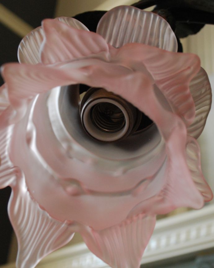 スタンドライト　照明・ライティング　大理石×薔薇の装飾が美しい・・・フランスから届いたテーブルランプ、ガラスシェード付き（Ｅ17丸球付）。しっかりオーバーホウルをしたので、ご安心下さい。(j-127-z)