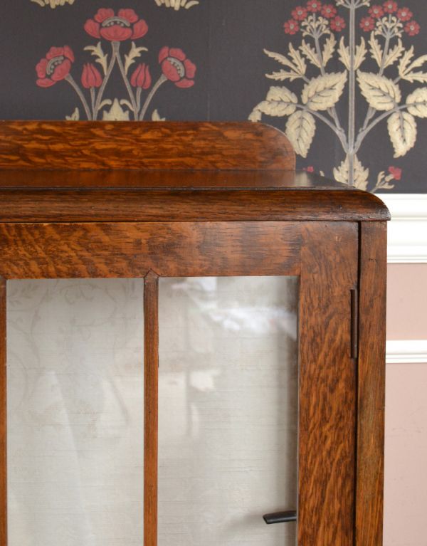 アンティークのキャビネット アンティーク家具 英国よりアンティークの木製家具、ガラスのショーケース。ガラスももちろん当時のもの。(j-1273-f)