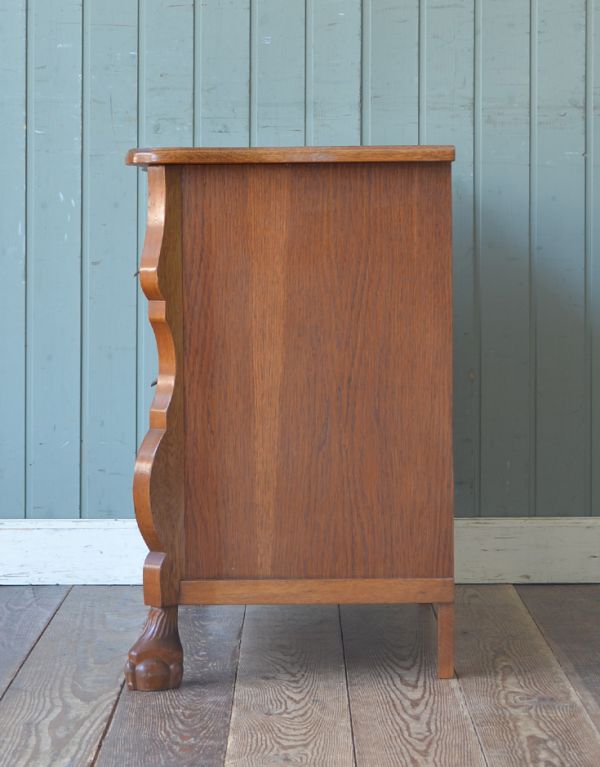 アンティークのチェスト　アンティーク家具　コンパクトなアンティークのフレンチ家具、人気の３段チェスト。前板が波打っています。(j-1283-f)