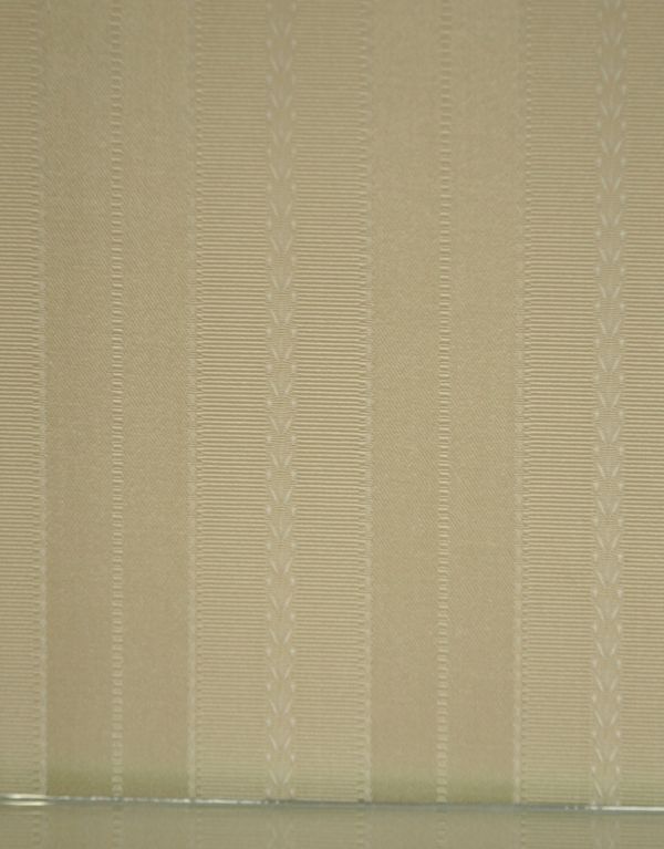 アンティークのキャビネット　アンティーク家具　イギリスのアンティーク家具、ガラスキャビネット（飾り棚）。背板に貼られたクロスは新しいものに張り替えました。(j-1287-f)