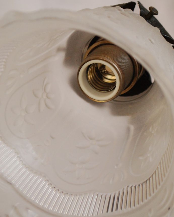 スタンドライト　照明・ライティング　フランスで出会った美しいテーブルランプ、ガラスシェード付き（Ｅ17シャンデリア球付）。しっかりオーバーホウルをしたので、ご安心下さい。(j-129-z)