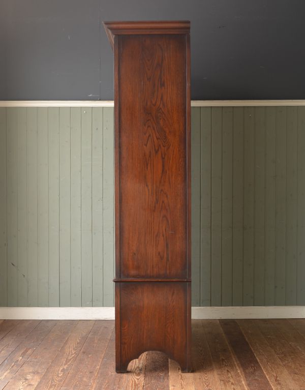 アンティークのキャビネット　アンティーク家具　たっぷりお片付けできるアンティーク家具、ミラー付きのワードローブ。横から見てもピカピカです。(j-1295-f)