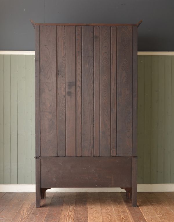 アンティークのキャビネット　アンティーク家具　たっぷりお片付けできるアンティーク家具、ミラー付きのワードローブ。キチンとメンテナンスしてあるので、裏側もキレイです。(j-1295-f)