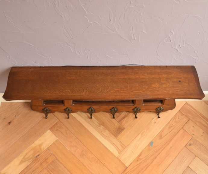 ウォールシェルフ・ウォールハンガー　アンティーク家具　真鍮細工が美しい・・・フランスアンティークのウッドシェルフ。たっぷりとディスプレイができる天板です。(j-1301-f-1)