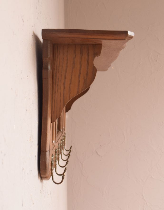 ウォールシェルフ・ウォールハンガー　アンティーク家具　真鍮細工が美しい・・・フランスアンティークのウッドシェルフ。横から見ても美しいデザインです。(j-1301-f-1)