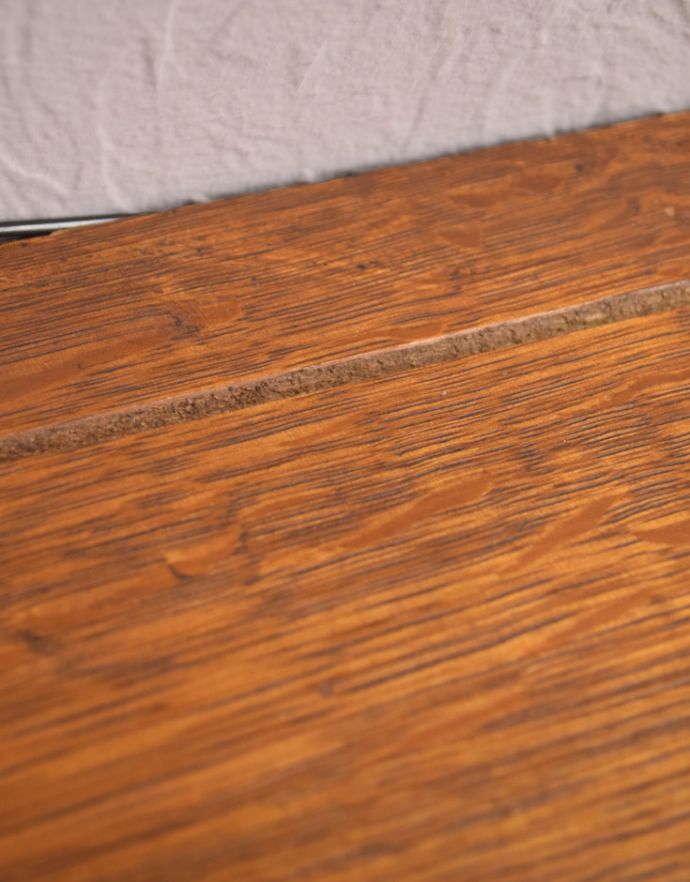 ウォールシェルフ・ウォールハンガー　アンティーク家具　真鍮細工が美しい・・・フランスアンティークのウッドシェルフ。天板にはディスプレイ用の溝が一本ついています。(j-1301-f-1)