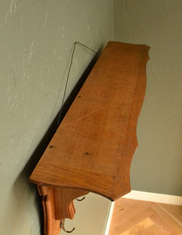 ウォールシェルフ・ウォールハンガー　アンティーク家具　アンティークの壁付け家具、フランスのおしゃれなウォールハンガー。たっぷりとディスプレイができる天板です。(j-1302-f)