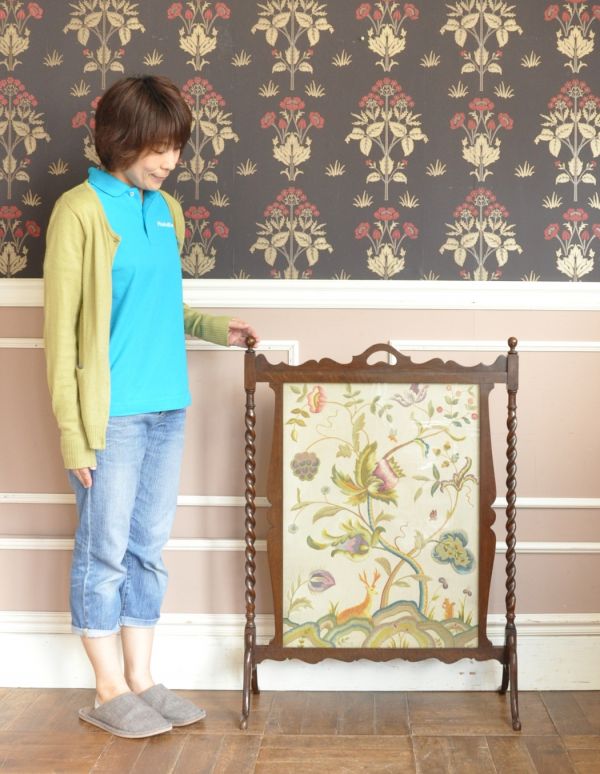 アンティーク家具 大人っぽい珍しいアンティーク家具、イギリスのスクリーン。「何だか物足りない…」そんなお部屋に飾ってみてください。(j-1310-f)