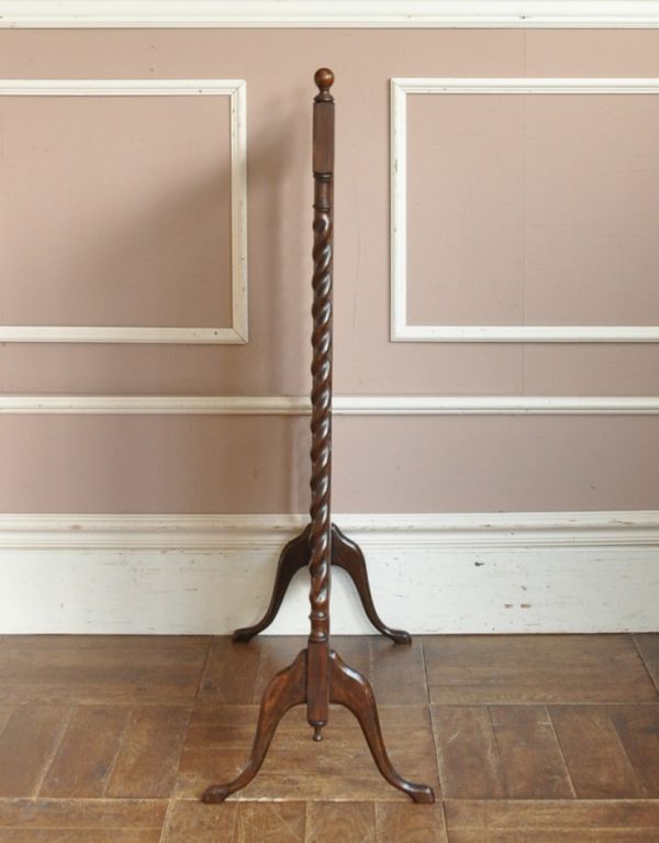 アンティーク家具 大人っぽい珍しいアンティーク家具、イギリスのスクリーン。横から見ると、こんなにすっきりしたシルエットです。(j-1310-f)