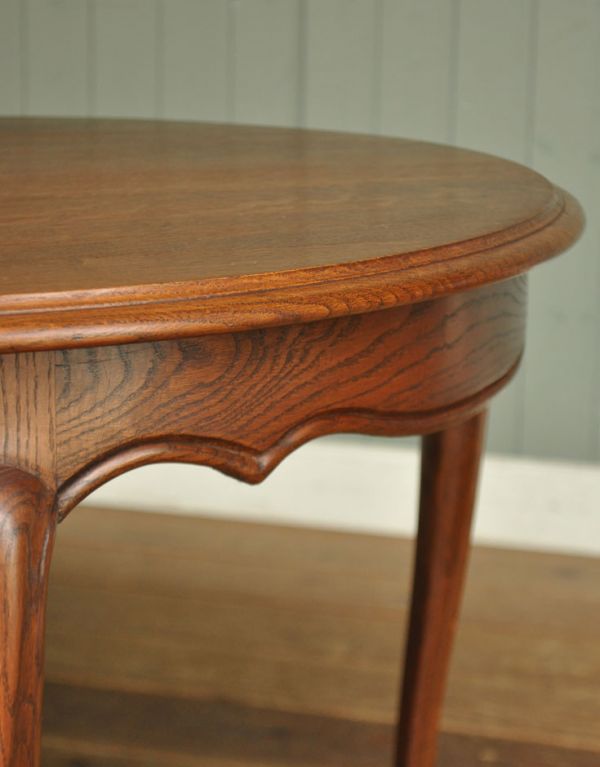 ロイドテーブル　アンティーク家具　フランスからの豪華なアンティーク家具、丸い天板のコーヒーテーブル。専門の職人によってお直ししていますが、アンティークは新品ではありません。(j-1311-f)