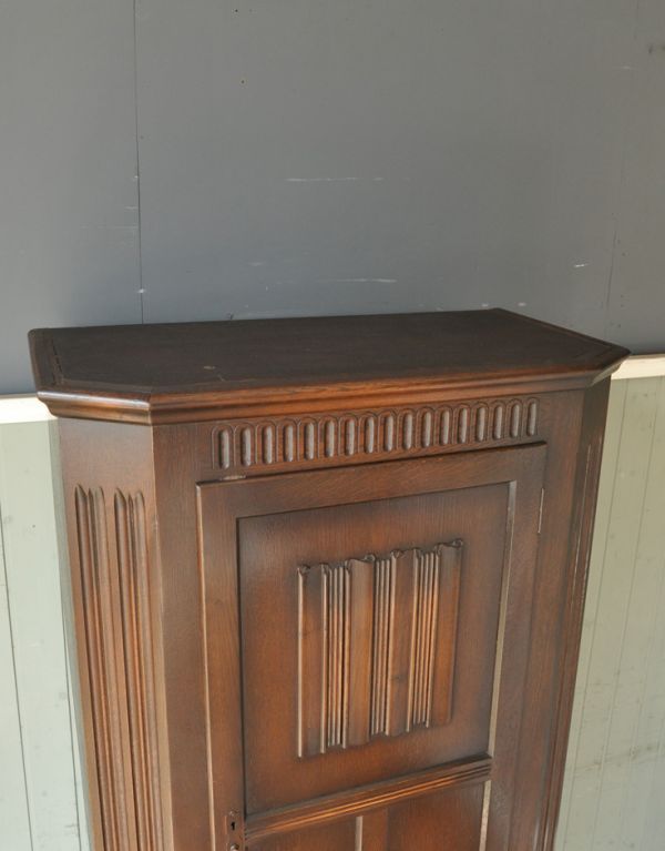 ワードローブ アンティーク家具 お洋服のお片付けにアンティーク家具、カッコいいワードローブ。天板です。(j-1313-f)