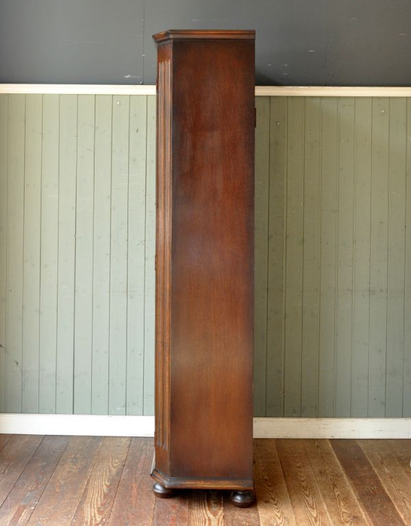 ワードローブ アンティーク家具 お洋服のお片付けにアンティーク家具、カッコいいワードローブ。横から見てもピカピカです。(j-1313-f)