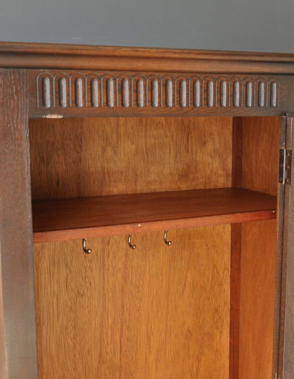 ワードローブ アンティーク家具 お洋服のお片付けにアンティーク家具、カッコいいワードローブ。中もキレイにお直ししてありますので、何でも入れていただけます。(j-1313-f)