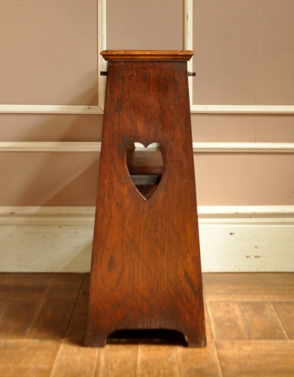 マガジンラック アンティーク家具 どこでも使える小さなアンティークの収納家具、マガジンラック。こんなにスッキリしています。(j-1317-f)