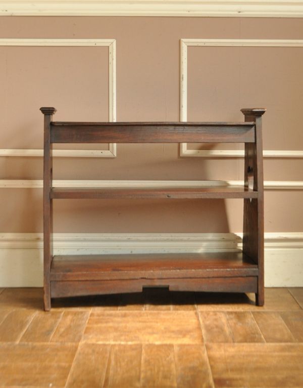 マガジンラック アンティーク家具 どこでも使える小さなアンティークの収納家具、マガジンラック。専門の職人によってお直ししていますが、アンティークは新品ではありません。(j-1317-f)