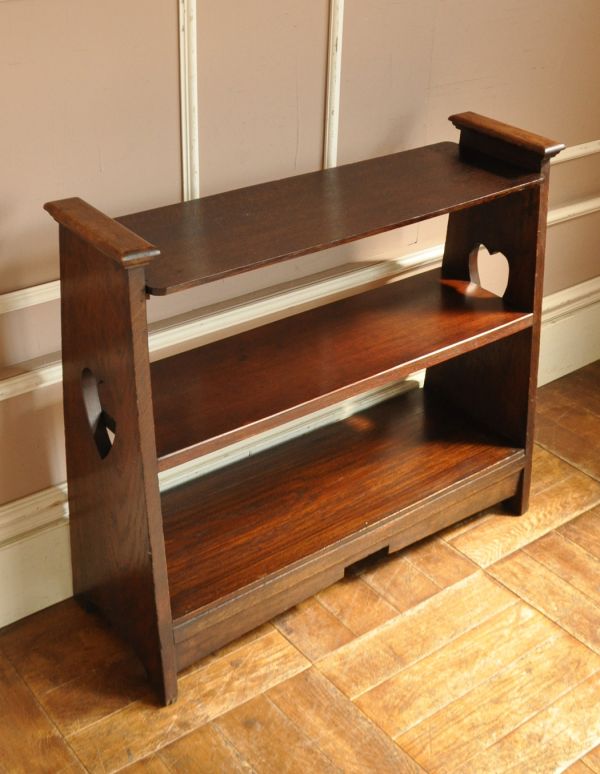 マガジンラック アンティーク家具 どこでも使える小さなアンティークの収納家具、マガジンラック。綺麗にメンテナンスしているので、届いたその日からお使いいただけます。(j-1317-f)