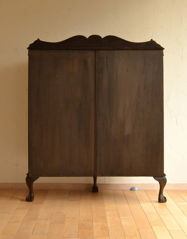 アンティークのキャビネット　アンティーク家具　英国のアンティーク家具、ハーフムーンのガラスキャビネット（ショーケース）。キチンとメンテナンスしてあるので、裏側もキレイです。(j-1319-f)