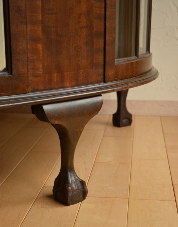 アンティークのキャビネット　アンティーク家具　英国のアンティーク家具、ハーフムーンのガラスキャビネット（ショーケース）。きちんと支えます。(j-1319-f)