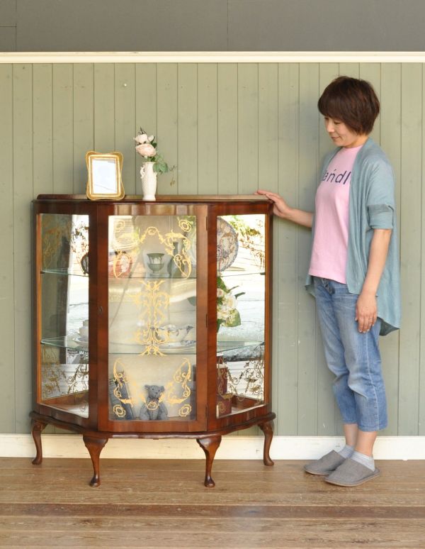 アンティークのキャビネット　アンティーク家具　英国スタイルの家具、ミラーとガラスが輝くアンティークショーケース 。ショップのように、お気に入りの雑貨や食器を並べてみましょう。(j-1321-f)