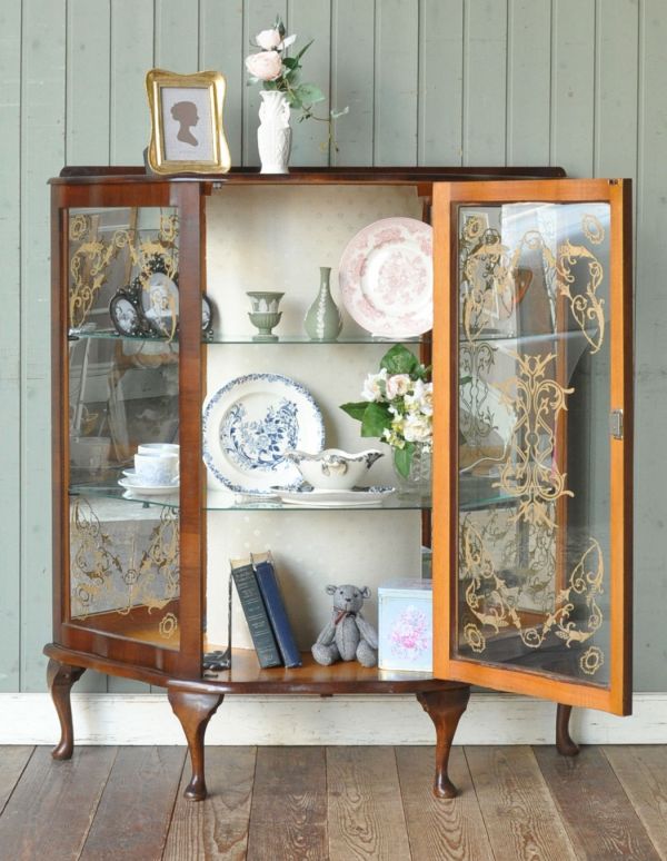 アンティークのキャビネット　アンティーク家具　英国スタイルの家具、ミラーとガラスが輝くアンティークショーケース 。３段あります。(j-1321-f)