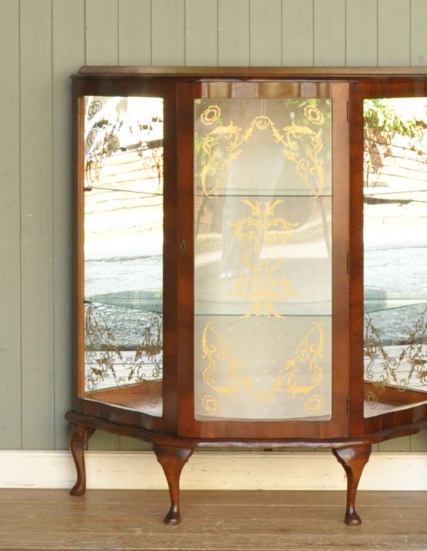 アンティークのキャビネット　アンティーク家具　英国スタイルの家具、ミラーとガラスが輝くアンティークショーケース 。両側にミラーが貼ってあるのでキラキラ輝きます。(j-1321-f)