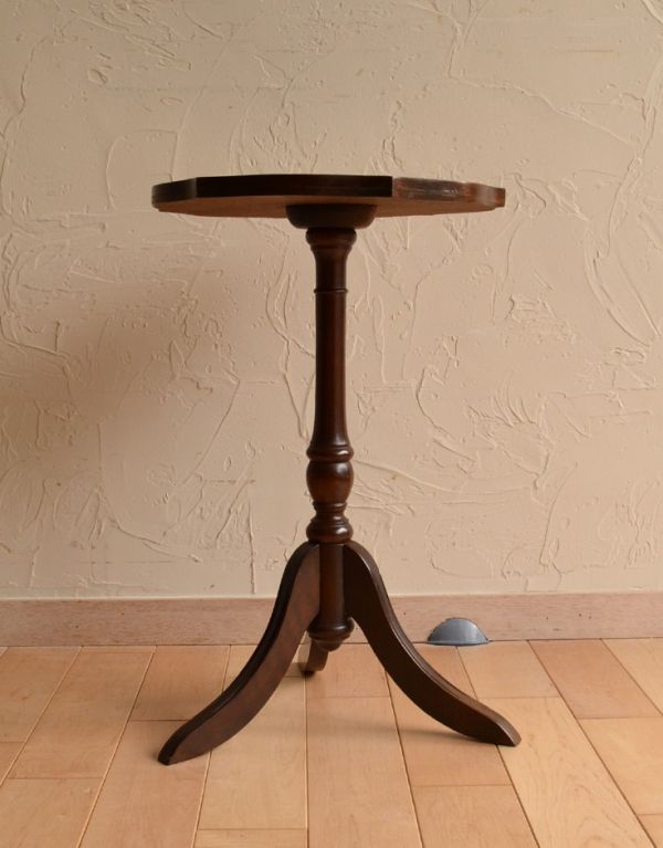 アンティーク家具　アンティークの英国家具、コンパクトなワインテーブル。専門の職人によってお直ししていますが、アンティークは新品ではありません。(j-1324-f)