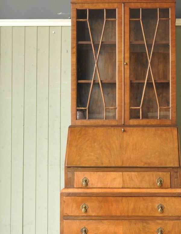 サイドバイサイド アンティーク家具 ガラスのキレイなアンティーク収納家具、英国のブックビューロー(本棚とデスク)。美しいアンティークガラス。(j-1325-f)