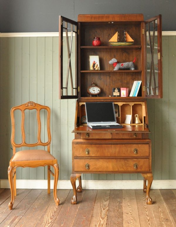 サイドバイサイド アンティーク家具 ガラスのキレイなアンティーク収納家具、英国のブックビューロー(本棚とデスク)。飾り棚の棚板は2枚。(j-1325-f)