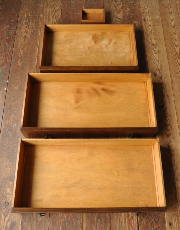 サイドバイサイド アンティーク家具 ガラスのキレイなアンティーク収納家具、英国のブックビューロー(本棚とデスク)。引き出しが3杯あります。(j-1325-f)