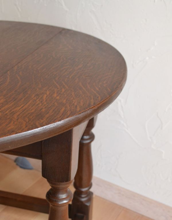 ロイドテーブル　アンティーク家具　便利なアンティーク家具、小さなゲートレッグテーブル（伸張式テーブル）。角が丸いので小さなお子様にも安心です。(j-1331-f)