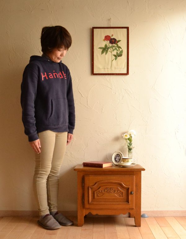 アンティーク家具　南フランスのエレガントなアンティーク家具、小さなナイトテーブル。とっても可愛いチェスト。(j-1332-f)