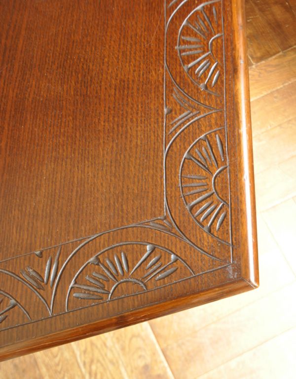 ロイドテーブル　アンティーク家具　英国らしい上品なアンティーク家具、コンソールテーブル。職人の技が光るテーブルです。(j-1335-f)