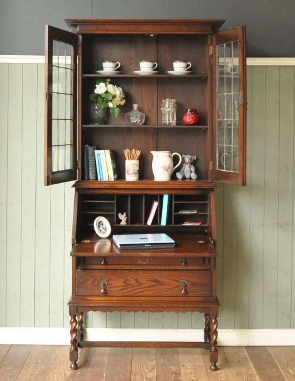 サイドバイサイド アンティーク家具 ガラスのアンティーク収納家具、英国のブックビューロー(本棚とデスク)。飾り棚の棚板は2枚。(j-1336-f)