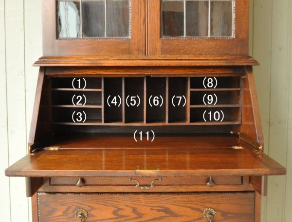 サイドバイサイド アンティーク家具 ガラスのアンティーク収納家具、英国のブックビューロー(本棚とデスク)。ビューローの中にも収納スペースが。(j-1336-f)