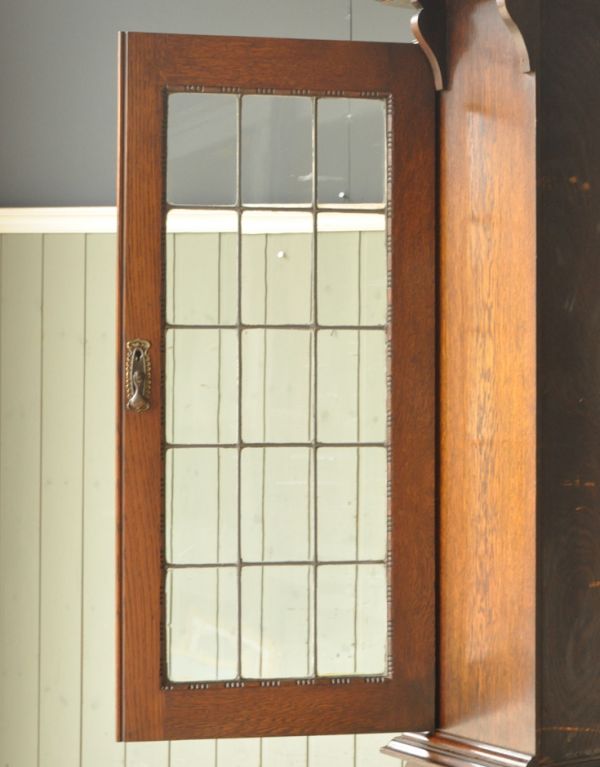 サイドバイサイド アンティーク家具 ガラスのアンティーク収納家具、英国のブックビューロー(本棚とデスク)。大きなアンティークガラスが入った扉です。(j-1336-f)