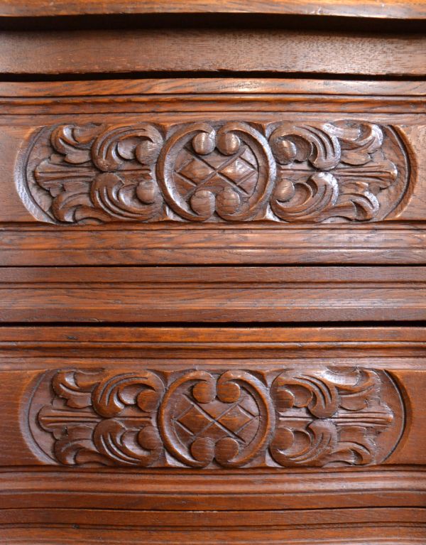 アンティークのチェスト アンティーク家具 南フランスのアンティーク家具、彫がおしゃれなチェスト(3段)。高級感のある彫。(j-1339-f)