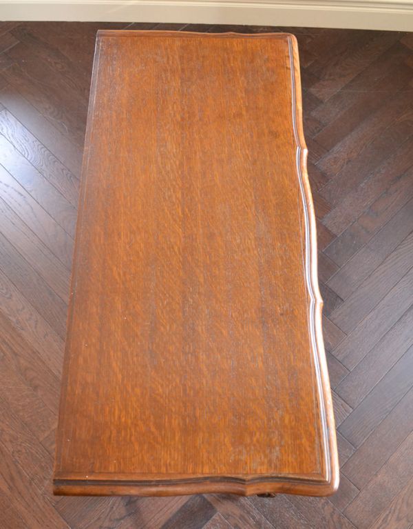 アンティークのチェスト アンティーク家具 南フランスのアンティーク家具、彫がおしゃれなチェスト(3段)。天板もピカピカにお直ししてあります。(j-1339-f)